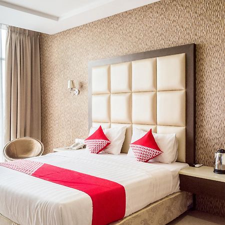 Oyo 676 Hotel Osaka Batam Esterno foto