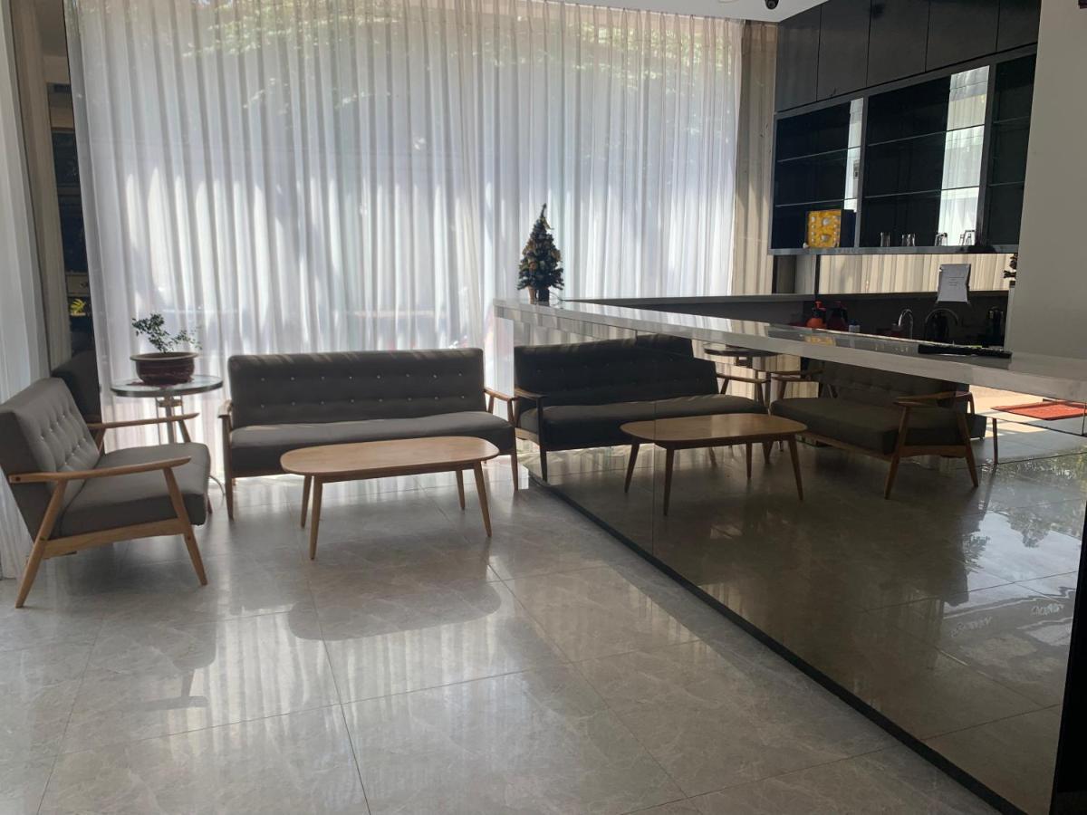 Oyo 676 Hotel Osaka Batam Esterno foto