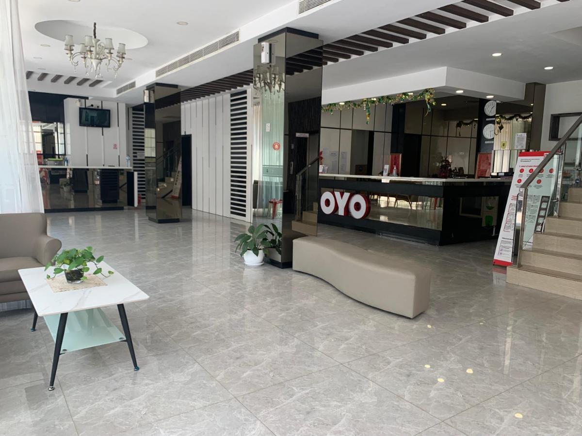 Oyo 676 Hotel Osaka Batam Esterno foto