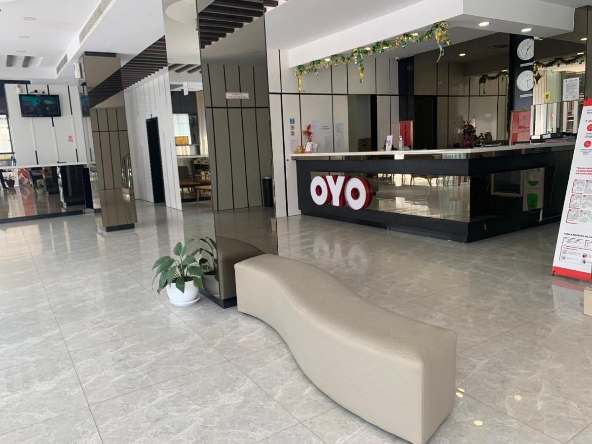 Oyo 676 Hotel Osaka Batam Esterno foto