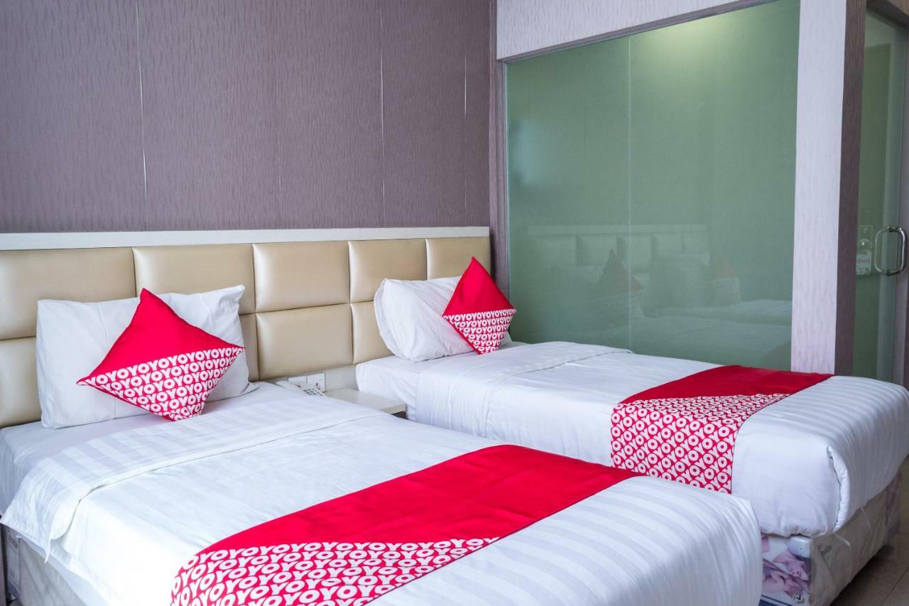 Oyo 676 Hotel Osaka Batam Esterno foto